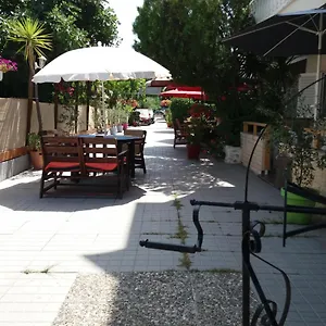 κάντε κράτηση εδώ