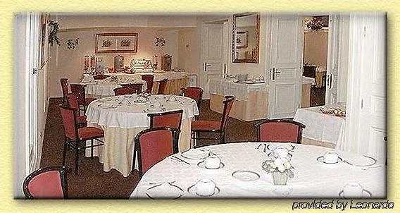 Hotel Des Artistes Naples 4*,  Italy